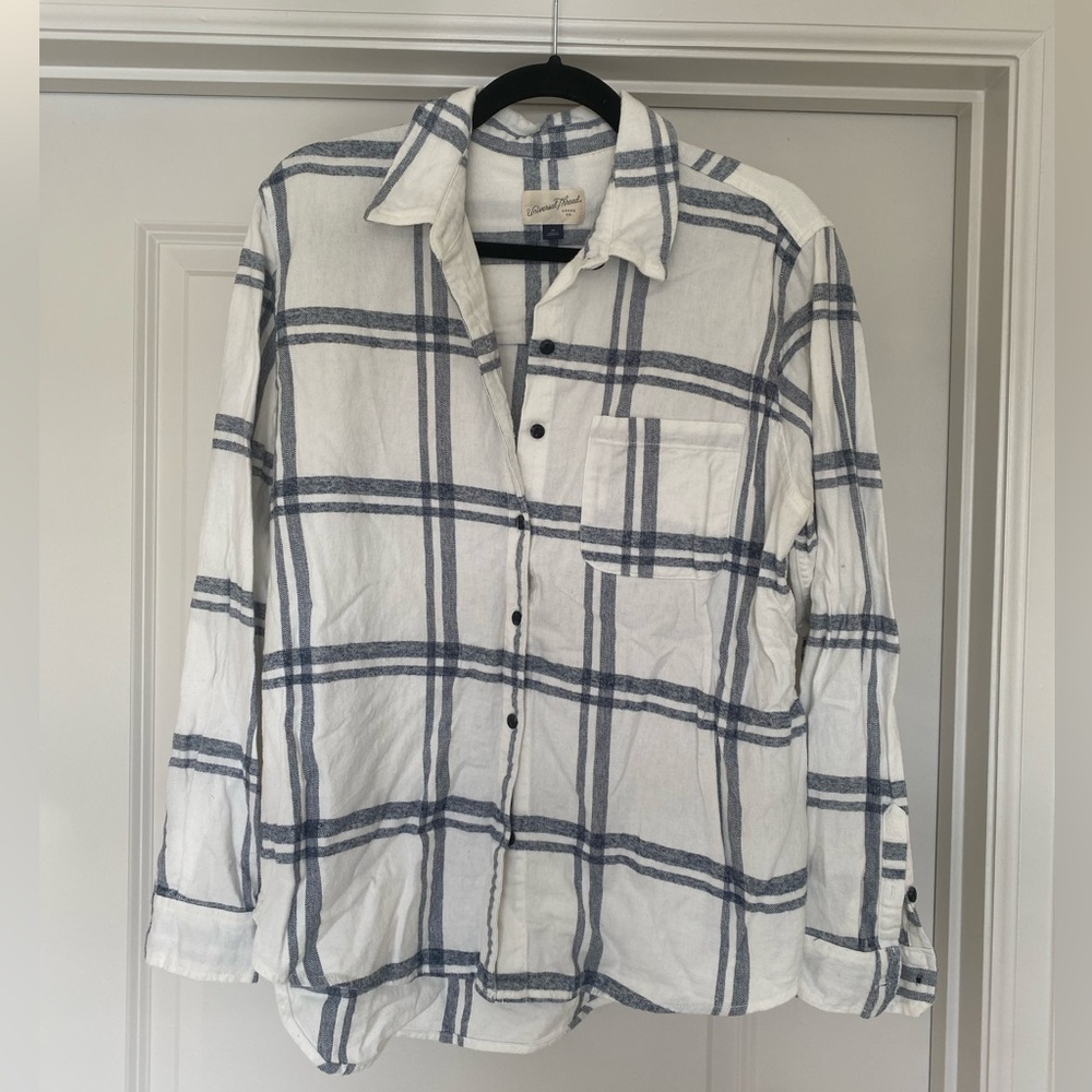 Universal Thread Women’s Plaid Flannel Button Down Shirt | White & Blue | Medium